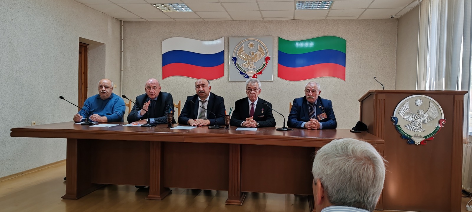 В рамках Всероссийской патриотической акции «Вахта Героев Отечества» сегодня в Кумторкалинском районе гостили герои России Владимир Легошин и Загид Загидов.